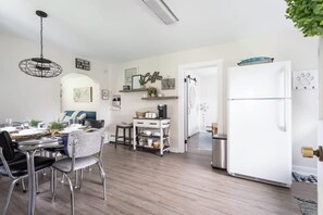 Dining - Cedar Creek Cottage - Idyllic Setting and Dog Friendly! (Cedar)
