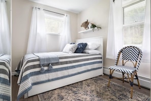 2 bedrooms, iron/ironing board, WiFi, bed sheets