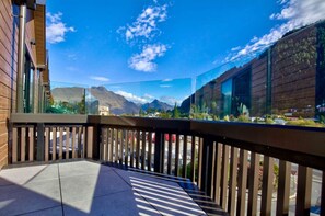 Property grounds - Central Queenstown Apt 27a - walk to town (Queenstown)