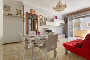 Apartment | Private kitchen | Full-size fridge, oven