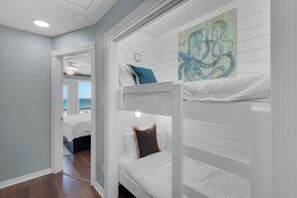 4 Schlafzimmer, Bügeleisen/Bügelbrett, kostenloses WLAN, Bettwäsche