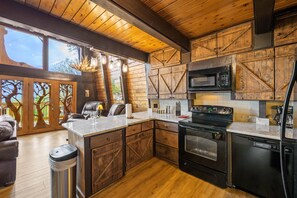 Fridge, microwave, oven, stovetop - Stunning view, location & Cabin amenities- 2.3 mi to Gatlinburg (Gatlinburg)