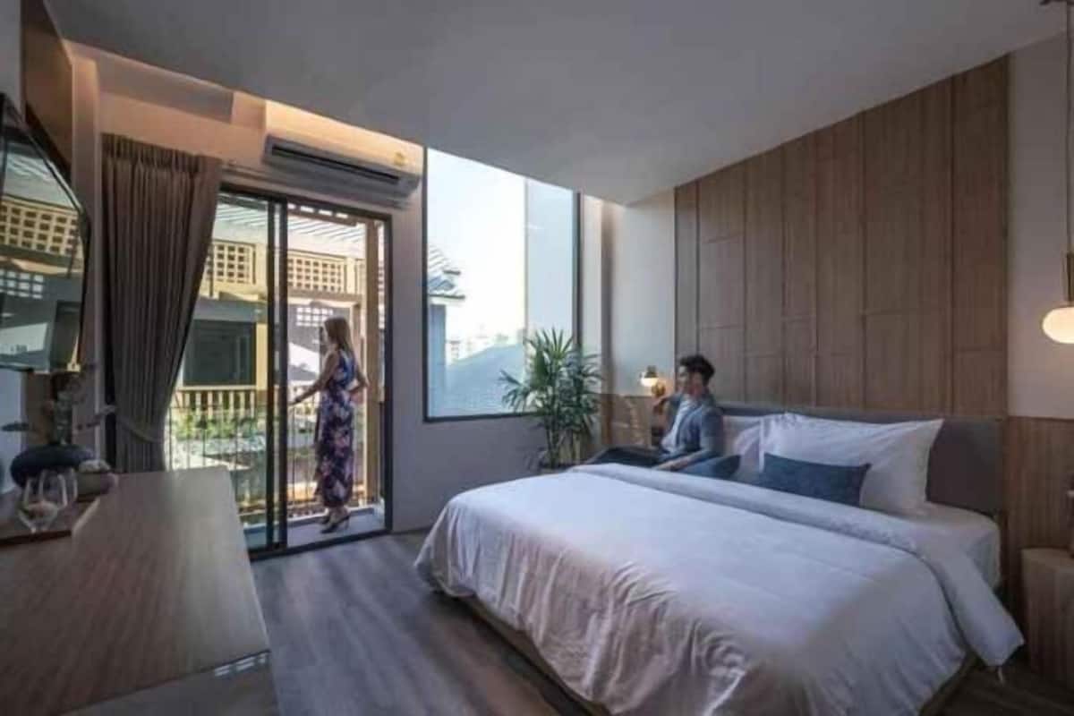 Sengetøy av topp kvalitet, safe på rommet og skrivebord