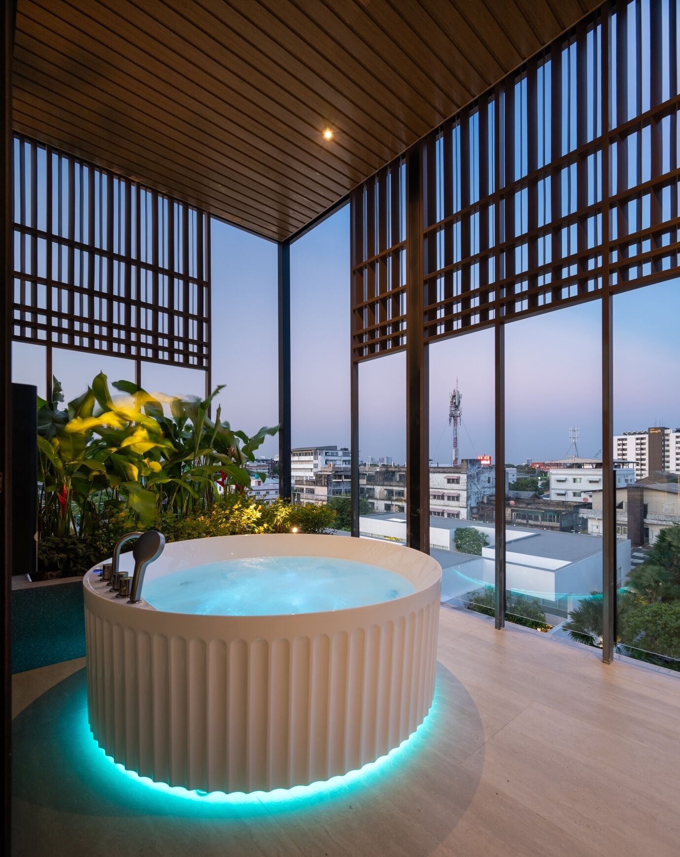 Executive Suite, 2 Bedrooms, Hot Tub, City View | Terrace/patio