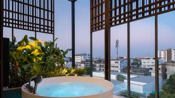 Executive Suite, 2 Bedrooms, Hot Tub, City View | Terrace/patio