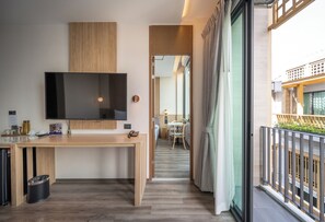 Deluxe Room, Connecting Rooms, Pool View