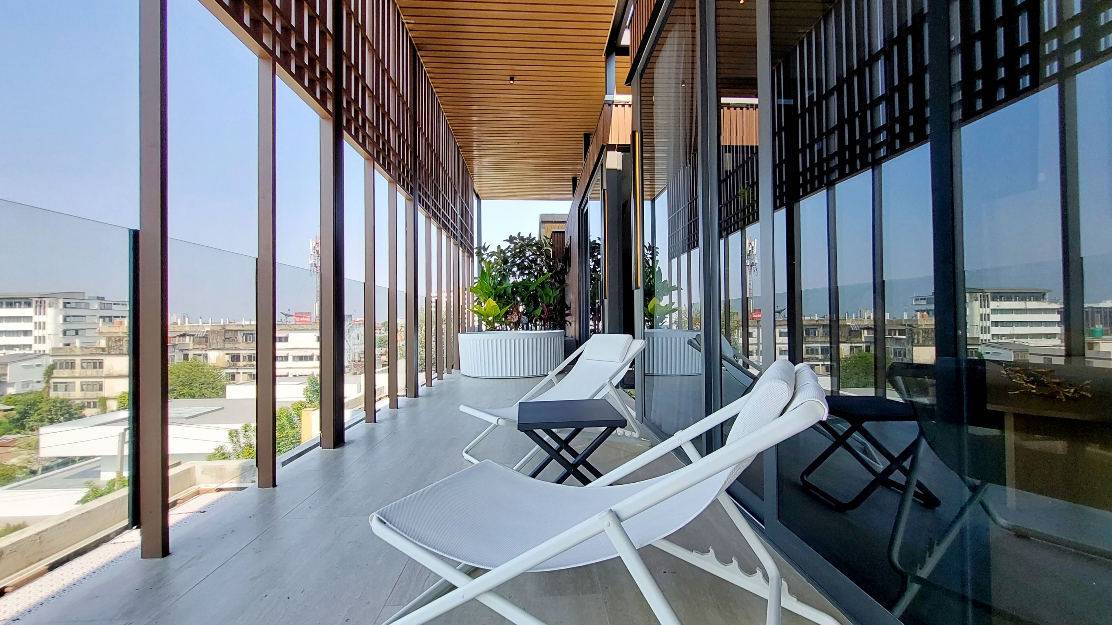 Premium bedding, in-room safe, desk, blackout drapes