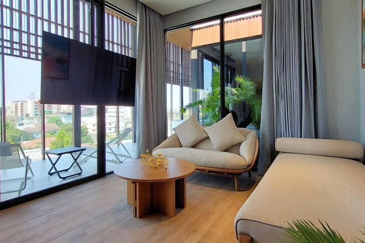 Aire de séjour | Téléviseur connecté de 55 po avec télévision numérique