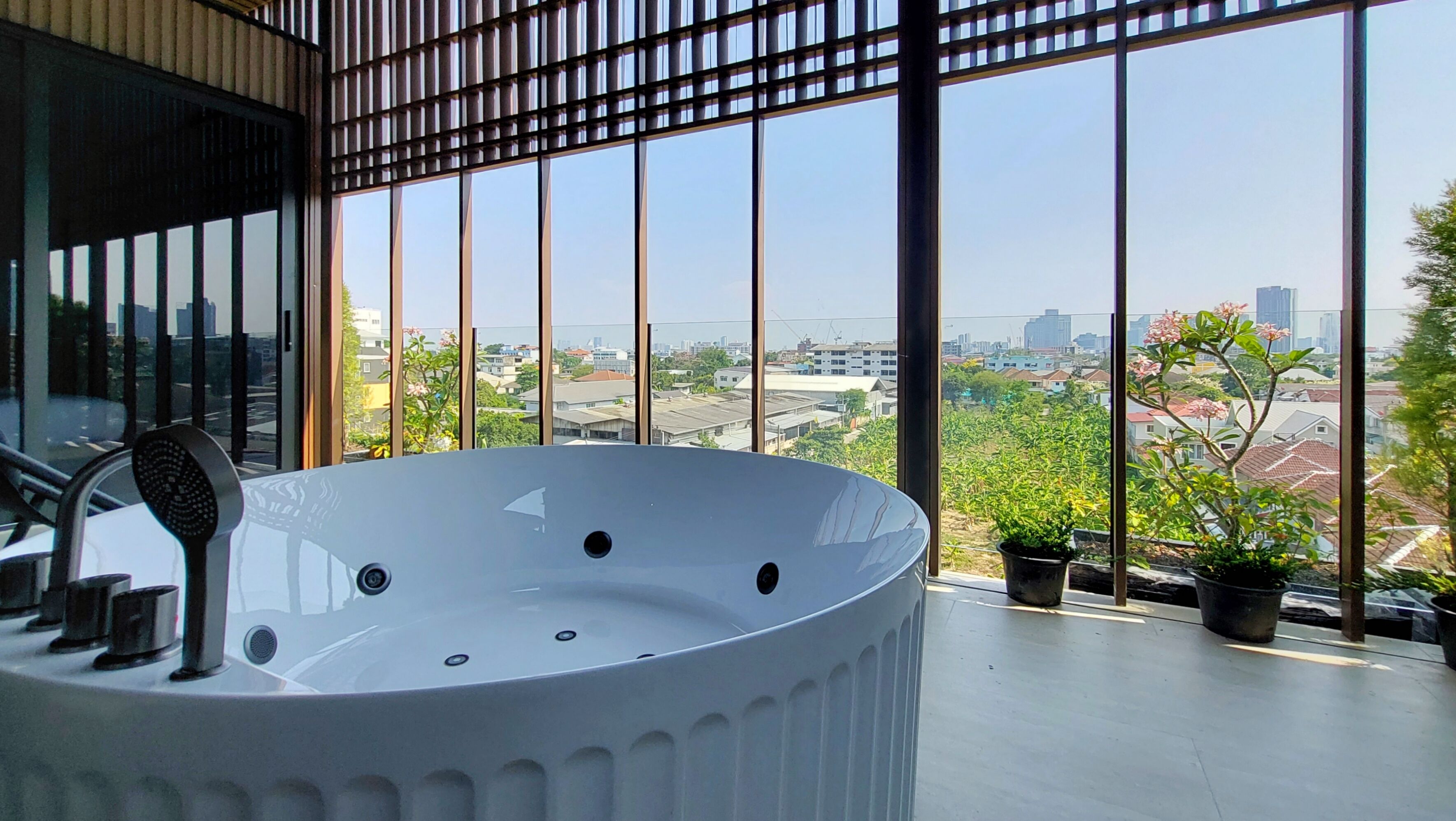 Premium bedding, in-room safe, desk, blackout drapes