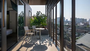 Junior Penthouse, 2 Bedrooms, Hot Tub, Pool View | Terrace/patio