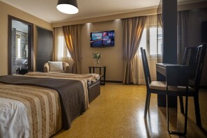 4 bedrooms, iron/ironing board, WiFi, bed sheets - APARTMENT San Moisè Terrace! 90mt St.MARK\'S square (Venezia)