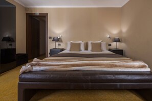 4 chambres, fer et planche à repasser, Wi-Fi, draps fournis