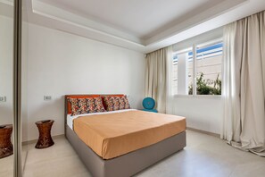 7 bedrooms, iron/ironing board