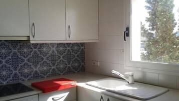 KylskÄp, mikrovÄgsugn, ugn och spishÀll