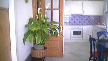 KylskÄp, mikrovÄgsugn, ugn och spishÀll