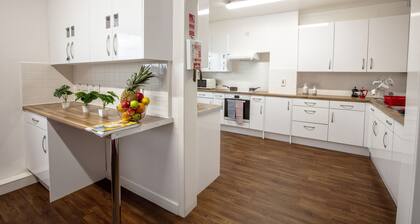 Belmont Apartments and Rooms
