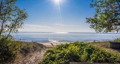 Lake Ontario Beach House Getaway- House #1