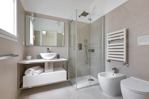 Shower, hair dryer, bidet - 2083 Villa Gea (Matino)