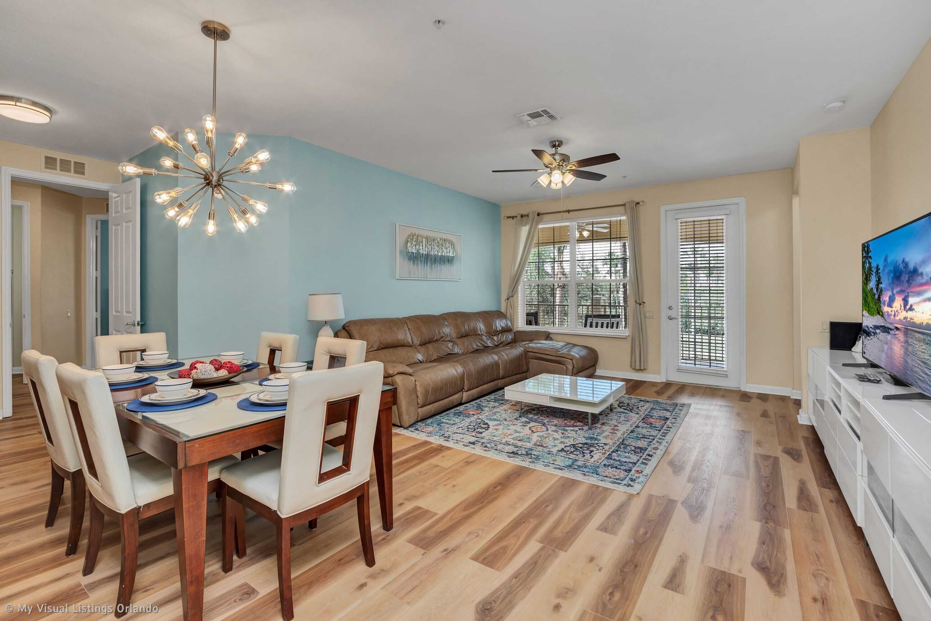 Apartment (4 Bedrooms) | Living room | TV