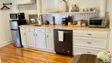 Réfrigérateur, micro-ondes, four, lave-vaisselle