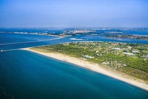Una playa cerca