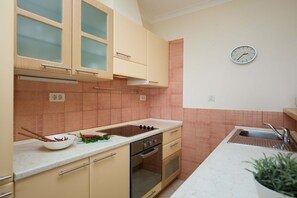 Refrigerador, horno, lavavajillas, cafetera/tetera