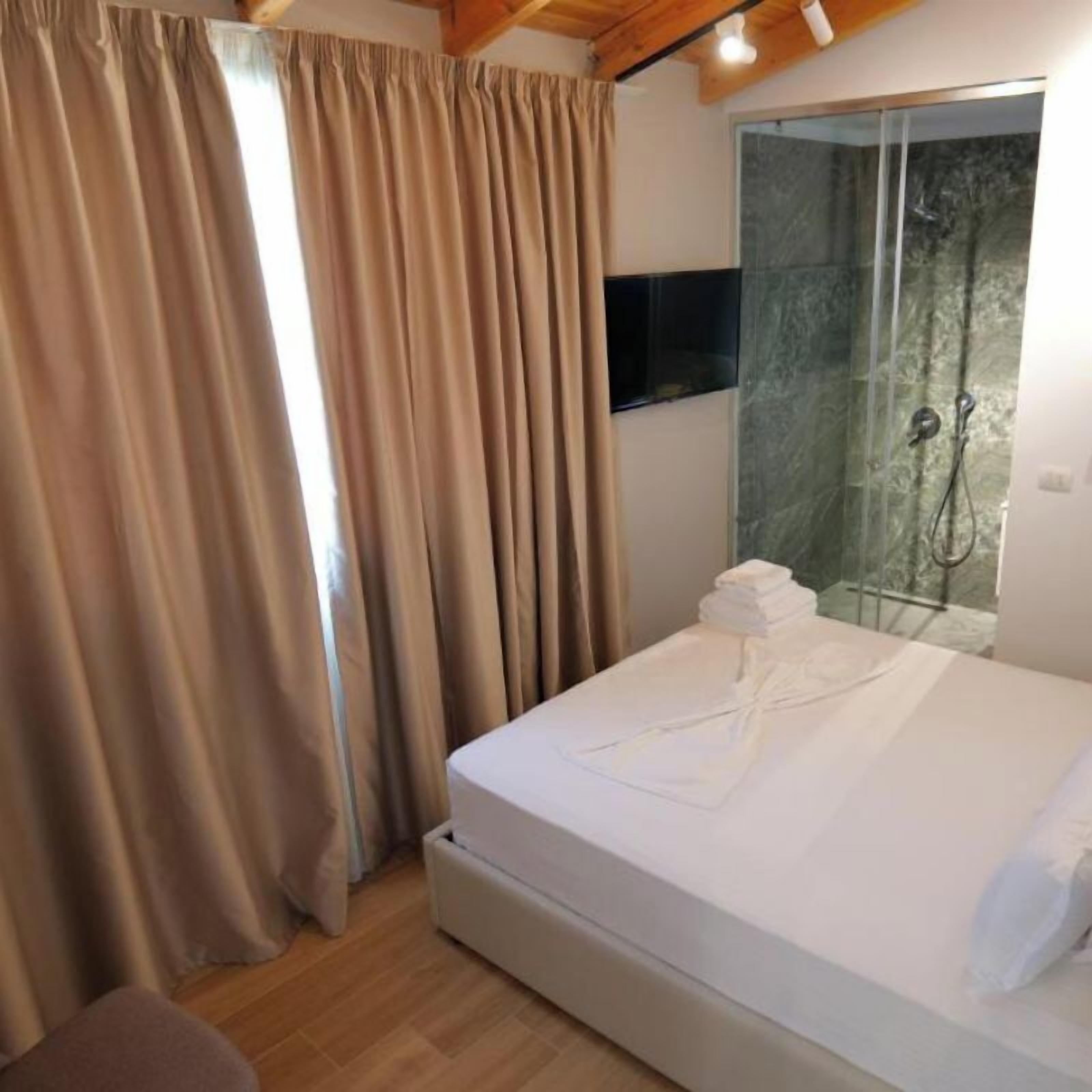 Bureau, Wi-Fi gratuit, draps fournis