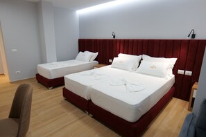 Triple Room | Desk, free WiFi, bed sheets - Armar Hotel (Sarandë)