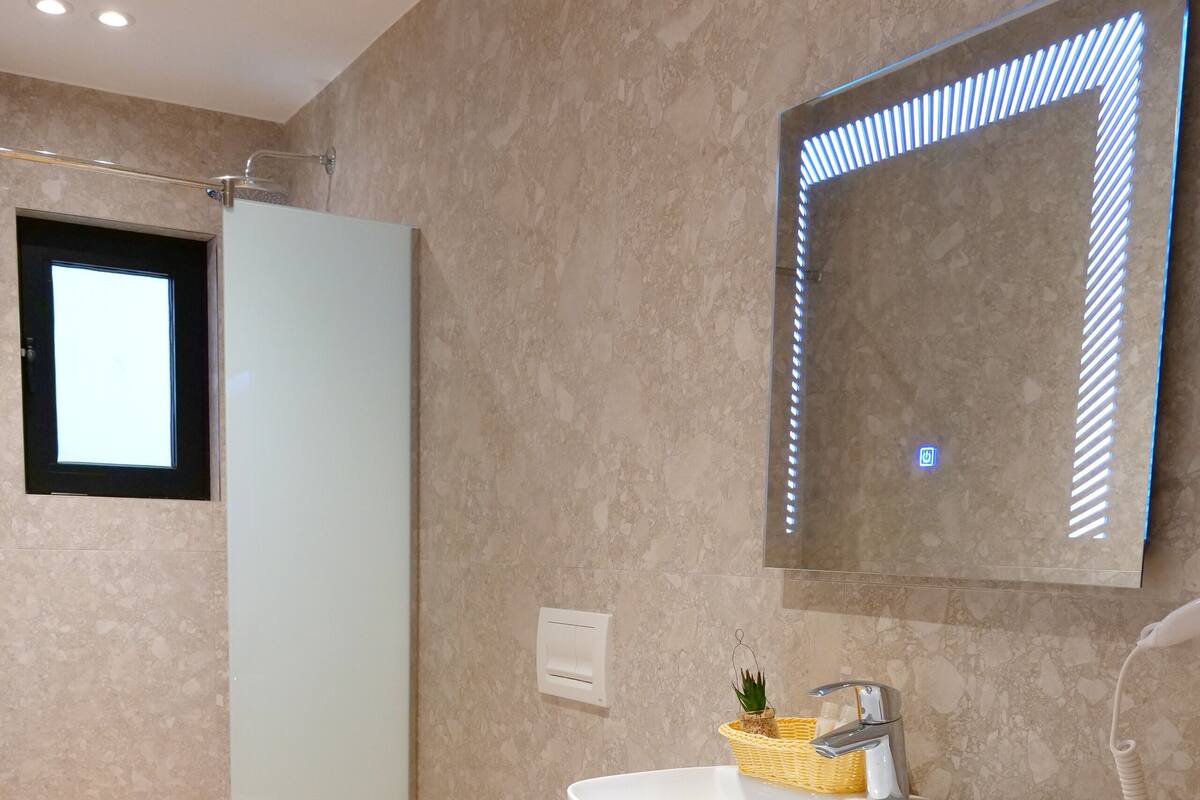 Double Room with Balcony | Bathroom