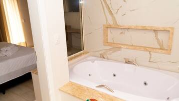 Habitación presidencial | Escritorio, espacio para trabajar con un portátil, wifi gratis