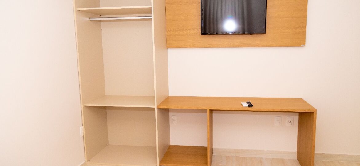 deluxe room | television