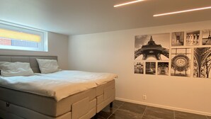 A bedroom with a bed, a window, and a wall with Eiffel Tower images. - Newly renovated basement apartment with nice view (Møre og Romsdal)