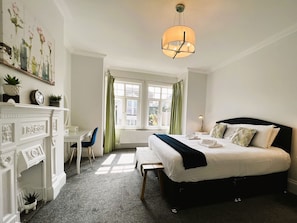 3 bedrooms, iron/ironing board, free WiFi, bed sheets