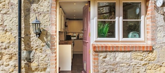 1 Apse Castle Cottage