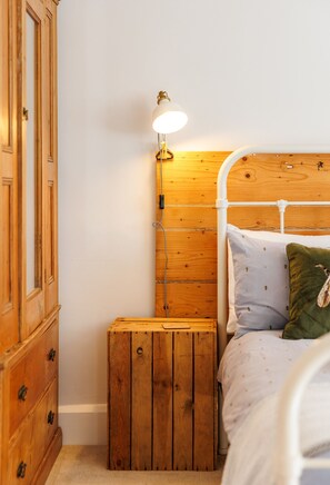 3 bedrooms, iron/ironing board, travel cot, free WiFi