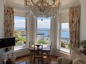 TV, DVD player - Flat 2, 1 Alexandra Gardens (Ventnor)