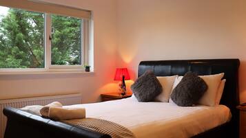 4 bedrooms, iron/ironing board, free WiFi, bed sheets