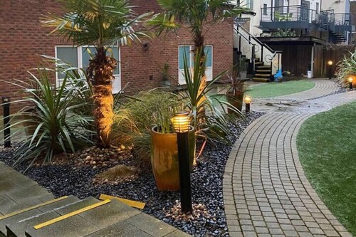 Apartment - Sleeps 4 - Balcony - Parking - Pets Ok