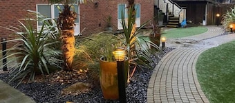 Apartment - Sleeps 4 - Balcony - Parking - Pets Ok