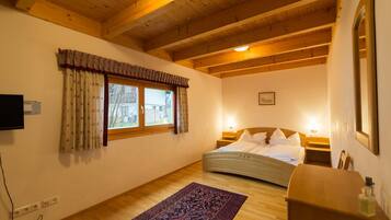 4 Schlafzimmer, BĂŒgeleisen/BĂŒgelbrett, Reisekinderbett, kostenloses WLAN