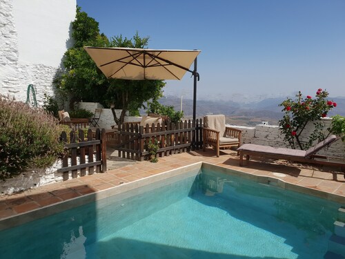 Superior Rural House with incredible views in the authentic balcony of the Alpujarra