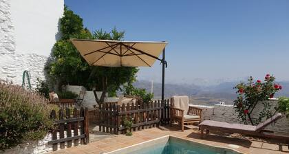 Superior Rural House with incredible views in the authentic balcony of the Alpujarra