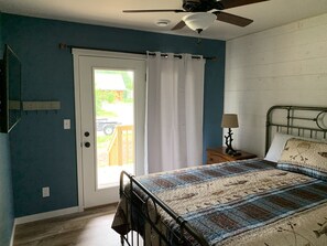 3 sovrum, skrivbord, strykjärn/strykbräda och resesäng