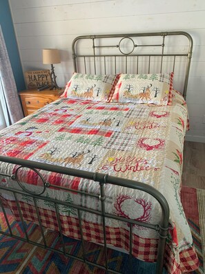 3 bedrooms, desk, iron/ironing board, travel cot