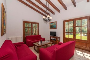 TV, DVD player - Villa Son March for 8 people (Pollensa)