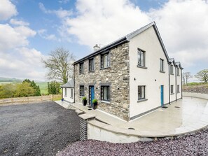 Exterior - Beautiful large property ideal for a family get together with private hot tub. (Tregaron)