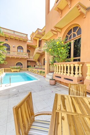 Outdoor pool, sun loungers - Casa Morales Getsemani (Cartagena)