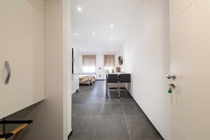 Minibar, décoration personnalisée, bureau