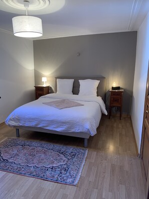 3 bedrooms, iron/ironing board, travel cot, free WiFi