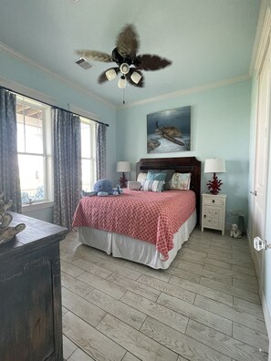 6 Schlafzimmer, Reisekinderbett, kostenloses WLAN, Bettwäsche